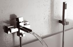 CUBE WATERFALL miscelatore vasca esterno con bocca a cascata e flex cm.120 - Bagno Italiano