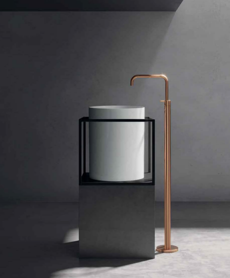 CORE 46 Lavabo da appoggio cm Ø37 + Struttura sottolavabo cm 46 x 46 in acciaio nero opaco - Bagno Italiano