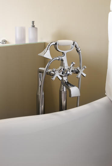 CHIC7CENTO Colonna vasca a pavimento con deviatore automatico, flessibile e doccia - Bagno Italiano